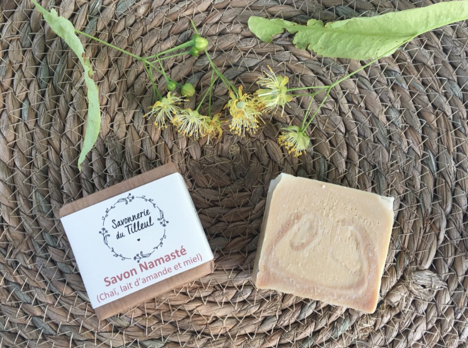 SAVON NAMASTÉ - SAVON NATUREL SURGRAS BIO - CHAÏ LAIT AMANDE MIEL 100G